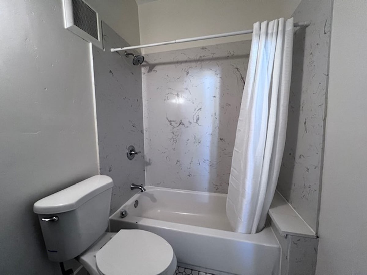 Building Photo - 722 30th St