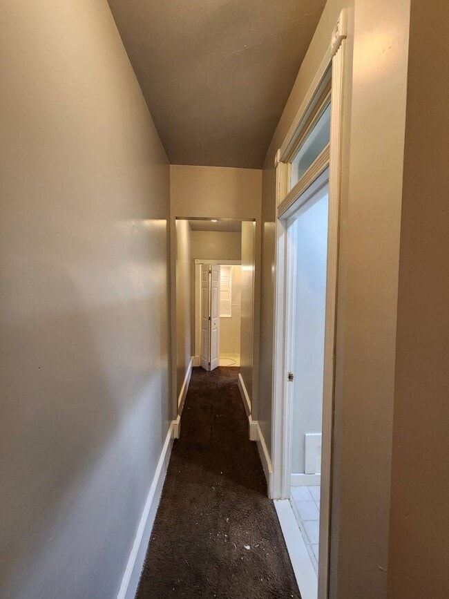 Building Photo - 5 Bedroom home available now!