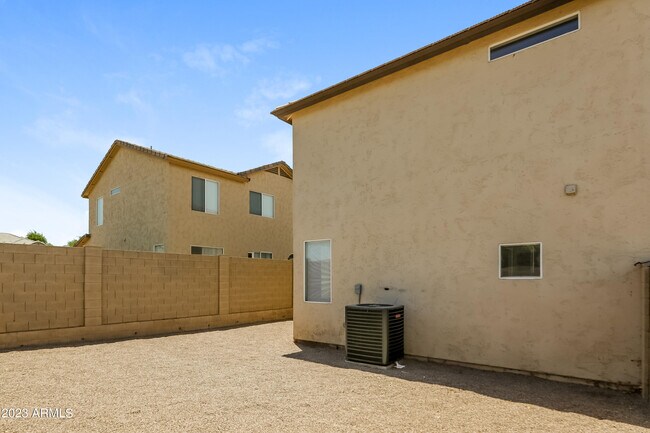 Building Photo - 1221 E Bowker St