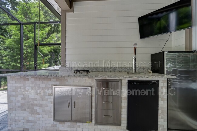 Building Photo - 262 Little Bear Run