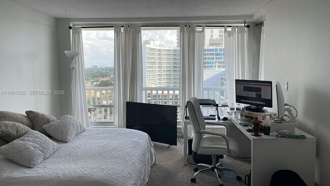 Building Photo - 4020 Galt Ocean Dr