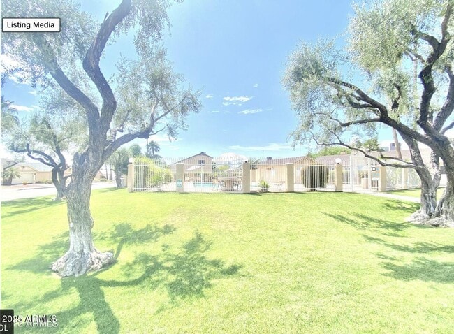 Building Photo - 3052 E Siesta Ln