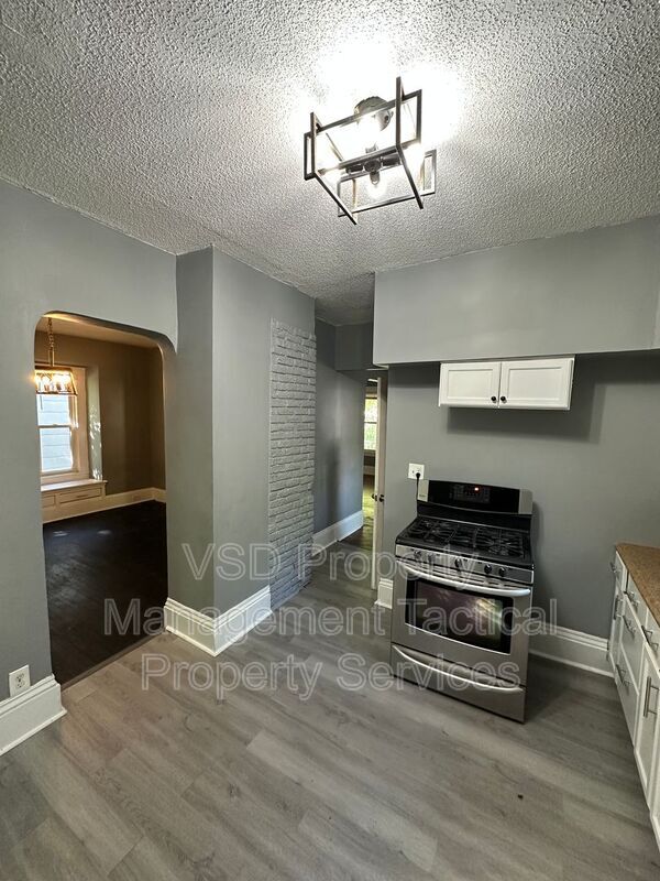Building Photo - 3901 W 36th St