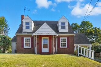 Building Photo - 3 Bedroom, 1.5 Bathroom Home in Cincinnati!