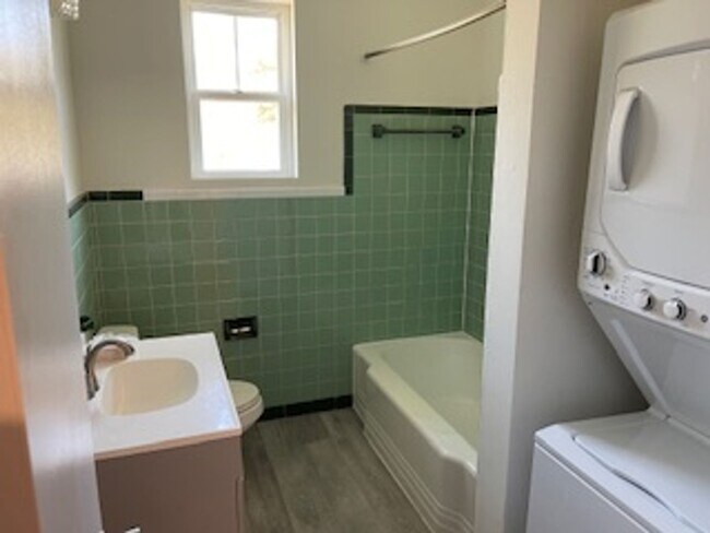 Building Photo - 664 Windermere Blvd