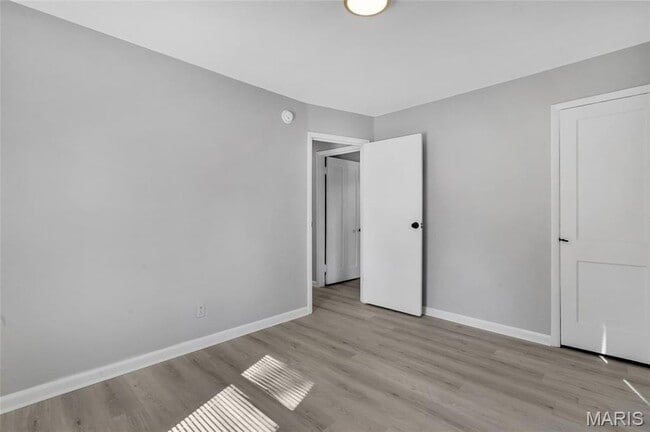 Building Photo - 2809 S River Rd