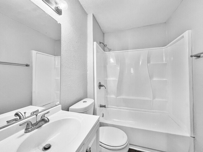 Building Photo - Coming Soon! 4 BR/1BA | Newly Renovated Single Family Home | New Upgrades & Spacious Yard|In Mesq...