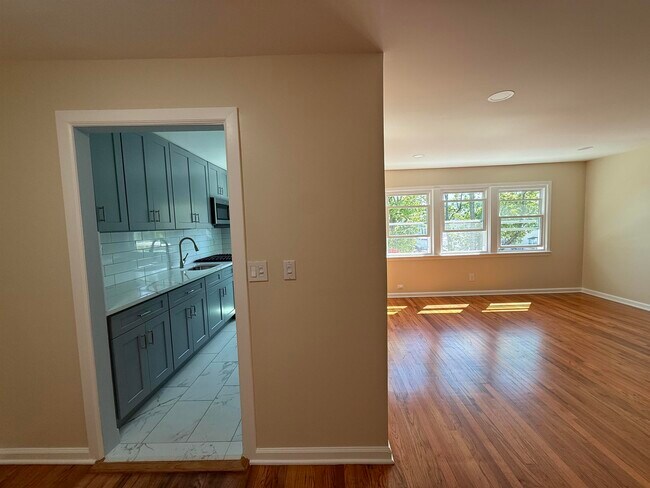 Building Photo - 42 Briarwood Rd