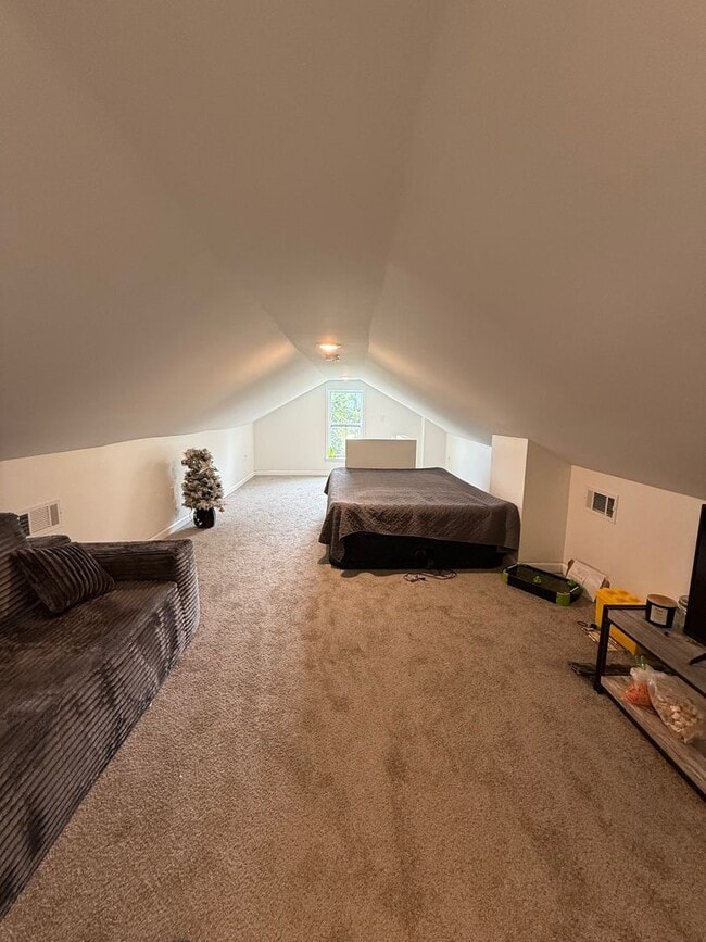 Building Photo - HOME FOR THE HOLIDAYS SPECIAL!-4 BEDROOM H...