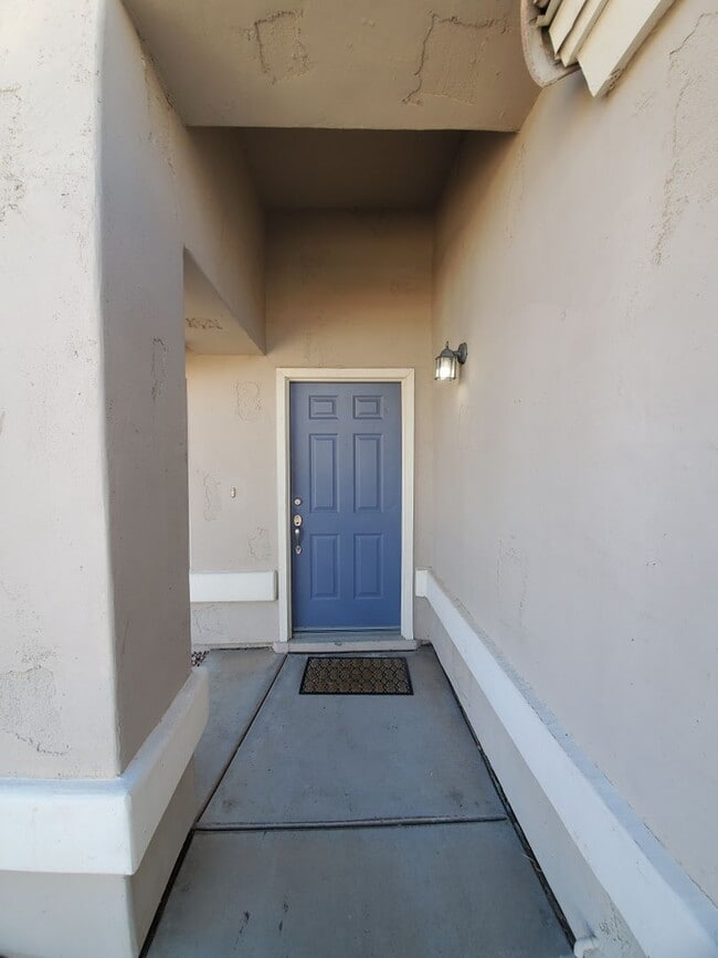 Building Photo - 3 Bedroom Home - No HOA - North Phoenix ** Move In Special $1000 off 1st Month**