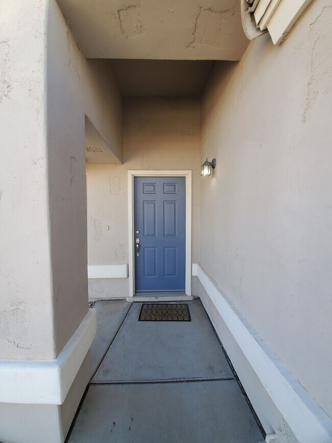Building Photo - 3 Bedroom Home - No HOA - Single Level - North Phoenix *$500 Off First Month's Rent*
