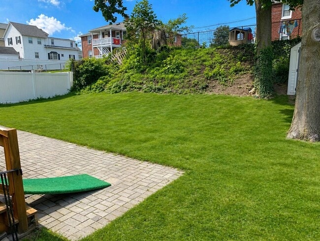 Building Photo - 53 Gale St