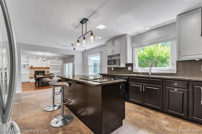 Building Photo - 3015 High Pointe Ct