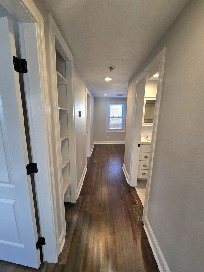 Building Photo - 35 Phillips Ave