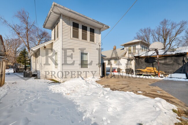 Building Photo - 410 S Estelle St