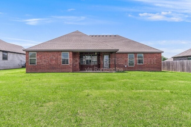 Building Photo - 328 N Otoe St