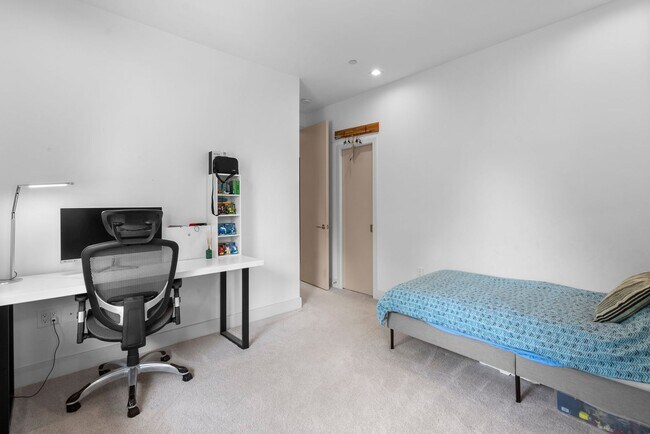 Building Photo - 5 Bed 4.5 Bath - Bethesda Contemporary Home