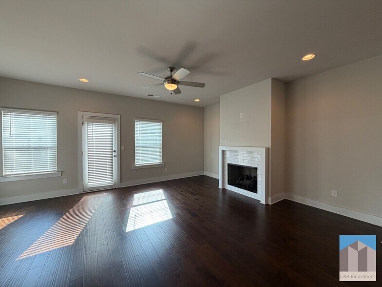 Building Photo - 3782 Oxford Cir