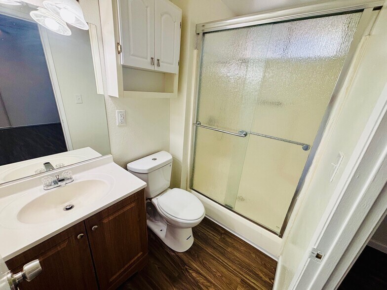 Building Photo - 43214 Archwood Way