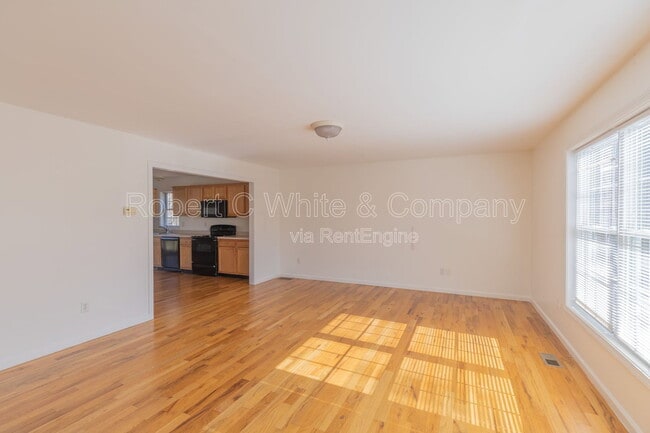 Building Photo - 10 Winthrop Dr