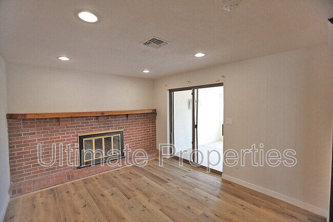 Building Photo - 4129 E Bluefield Ave