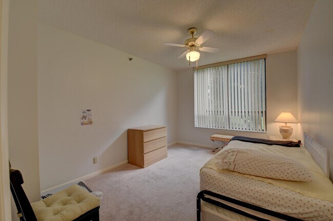 Building Photo - 7194 Promenade Dr