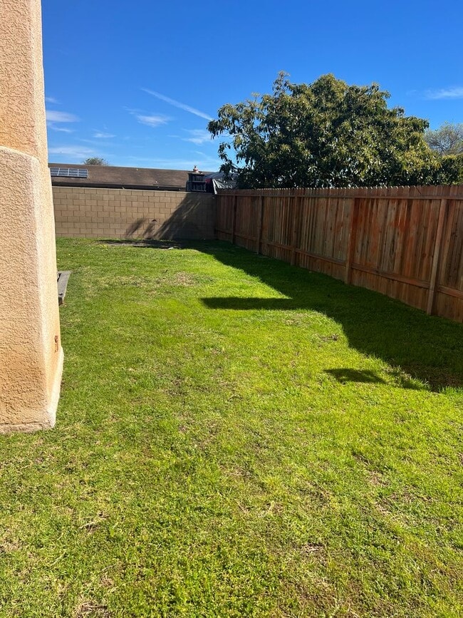Building Photo - North Oxnard Single Family Home