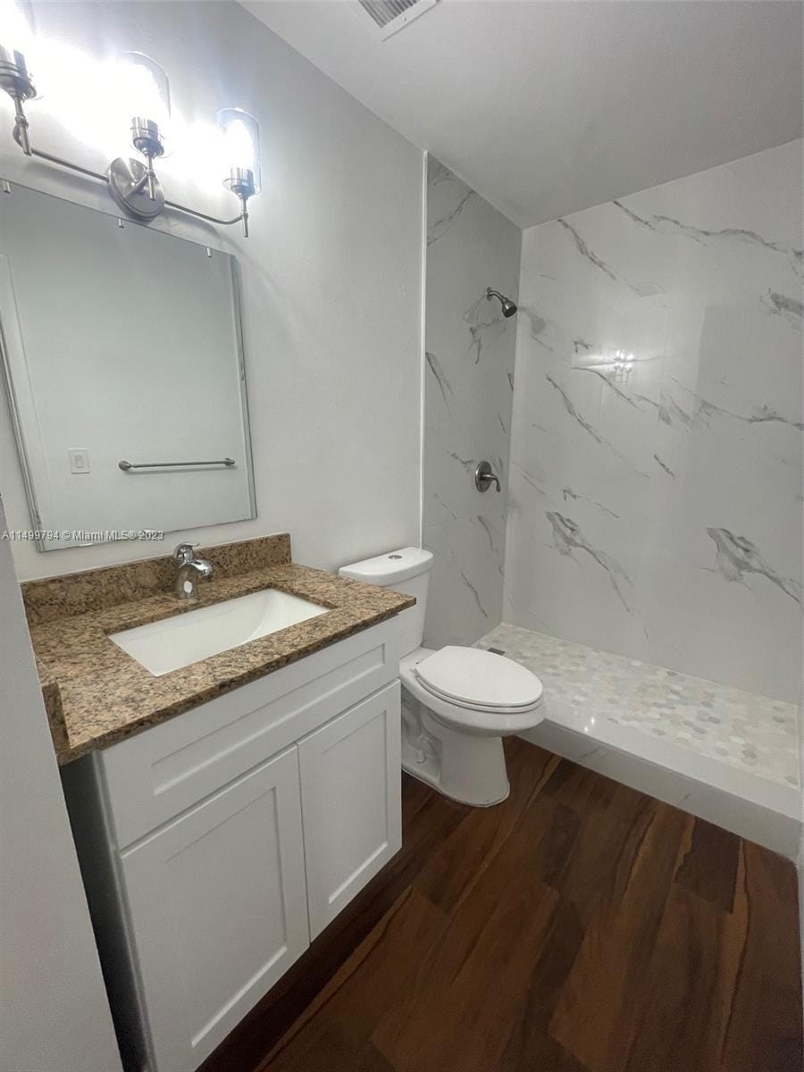 Building Photo - 1251 N Benoist Farms Rd