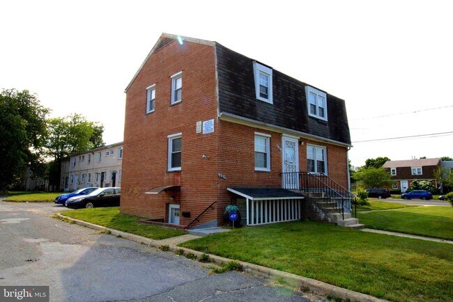 Building Photo - 4001 25th Ave