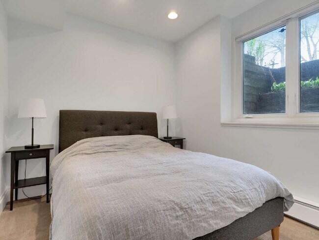 Building Photo - Spacious 4-Bed Gem with 3.5 Baths next to Minnehaha Creek