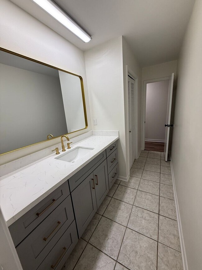 Building Photo - Must see this Beautiful Remolded 4 Bedroom 2.5 Bath Home in Walker