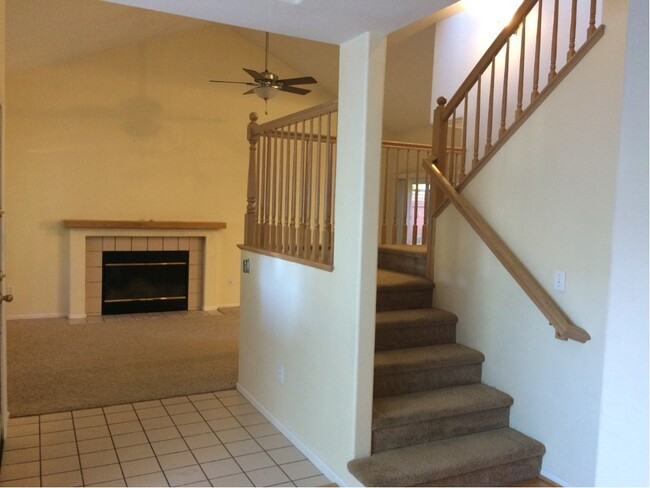Building Photo - Spacious 3 Bedroom Home available in South...