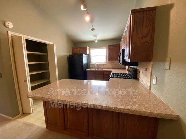 Building Photo - 8841 S Canton Pl