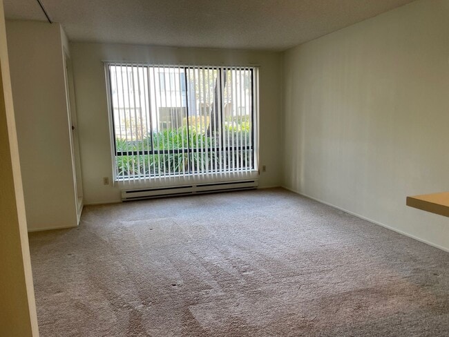 Building Photo - STUDIO First Floor Apartment Available in ...