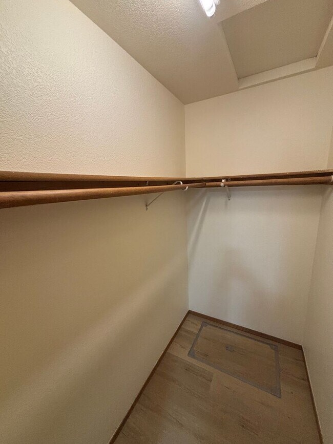 Building Photo - 211 N Lava