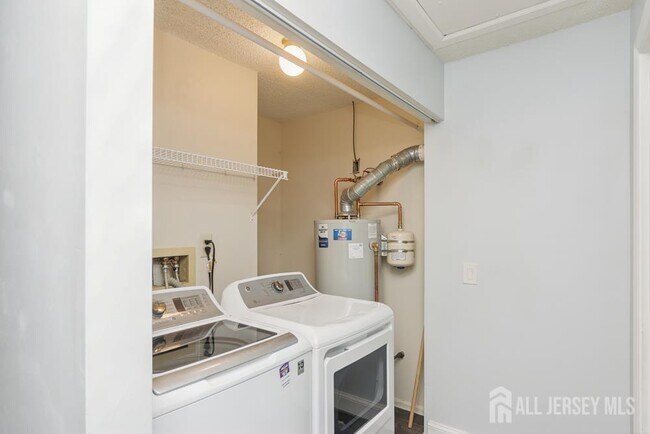 Building Photo - 208 Sunshine Ct