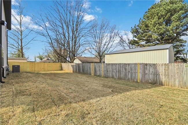 Building Photo - 3406 SE K St