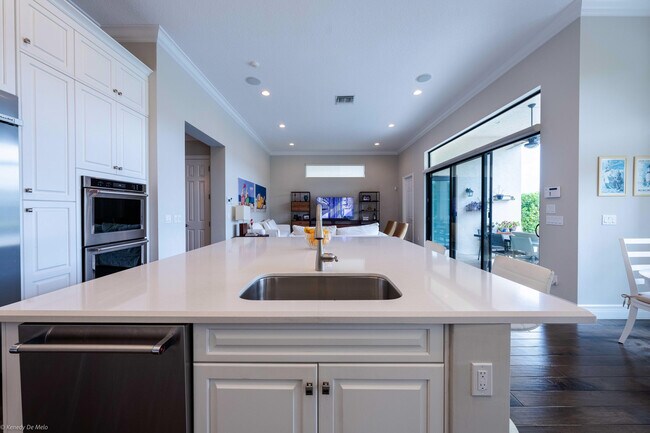 Building Photo - 9368 Eden Roc Ct