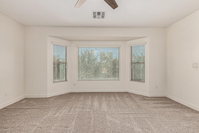 Building Photo - 390 W Wisteria Pl