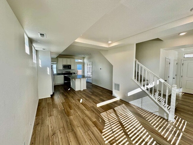 Building Photo - "Charming and spacious 3-Bed Sanctuary with 2.5 Baths the Reunion Community in Commerce City!"