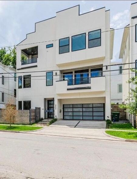 Building Photo - 711 W Clay St