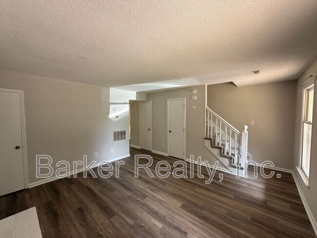 Building Photo - 101 Greengate Ct