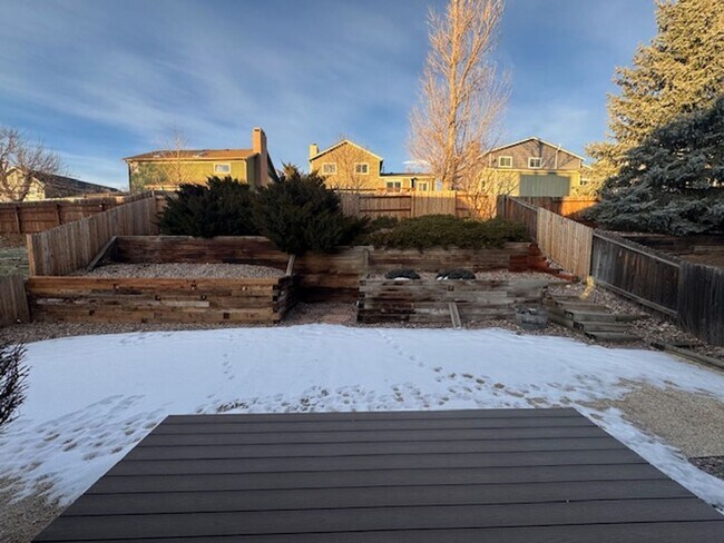 Building Photo - ELEGANT 5BD in WOODLAND HILLS/D20 - Security Deposit Waiver Available