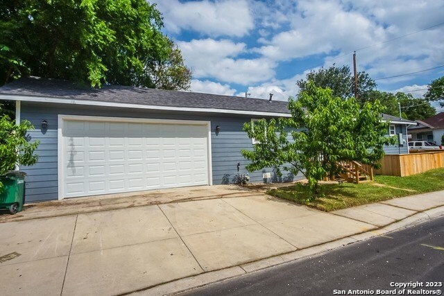 Building Photo - 303 Victor St