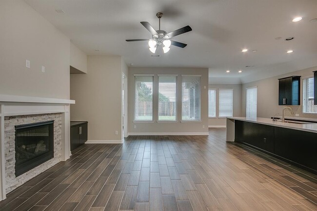 Building Photo - 14619 Birchwood Falls Trail