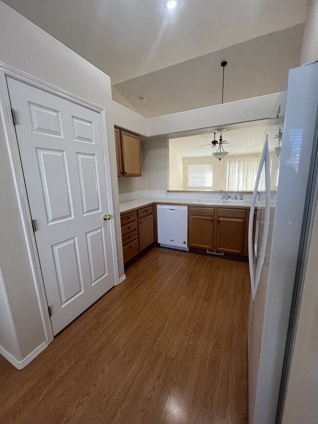 Building Photo - 2645 N Englewood Way