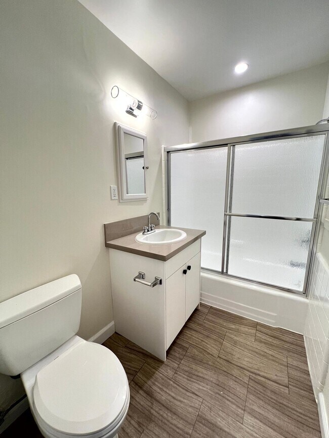 Building Photo - 2408 Ocean Park Pl S