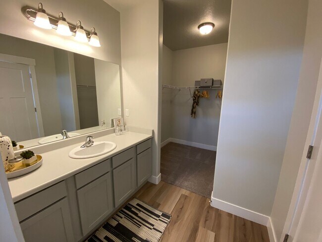 Building Photo - Lakefront at Vineyard Town Center Condo