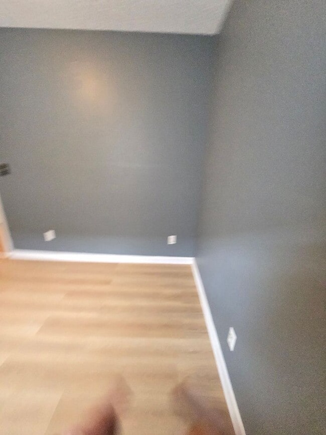 Building Photo - 2 bedroom 1 bath Cute house