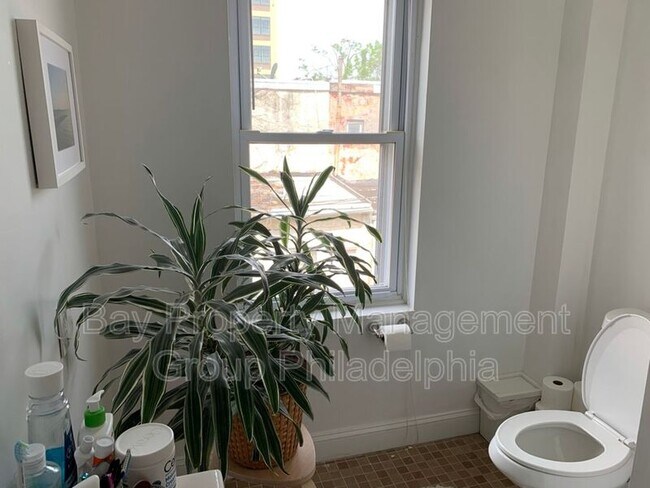 Building Photo - 2018 N Hancock St